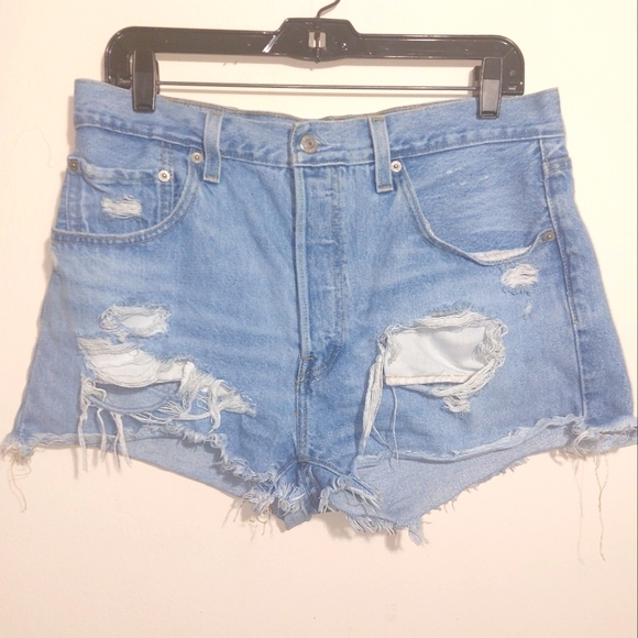 Levi's Premium Women's 501® Original Fit High Rise Cutoff Denim Shorts Light EUC - Picture 6 of 14